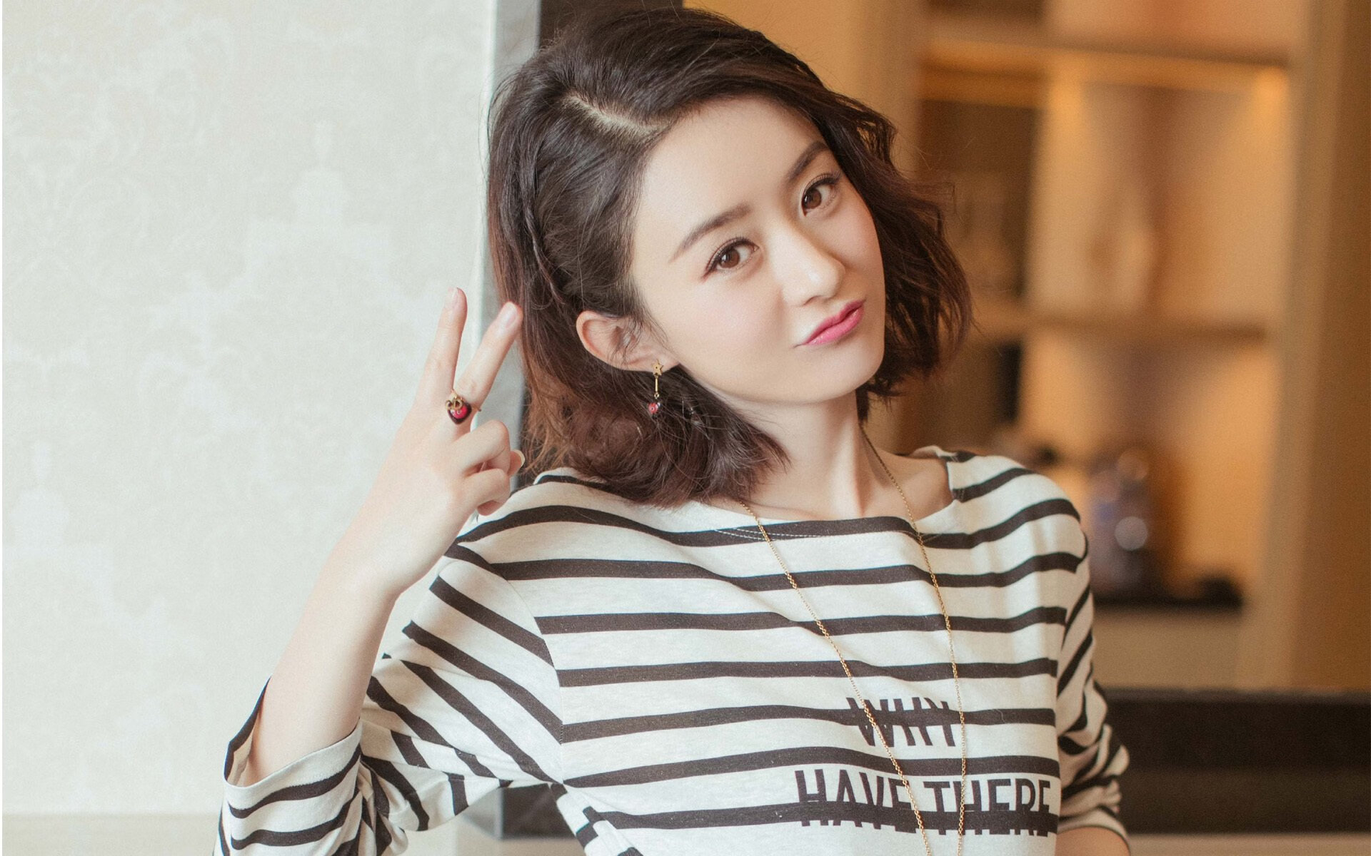 爱游戏娱乐网址-混合泳赛事波兰团队配合默契，混合泳视频欣赏