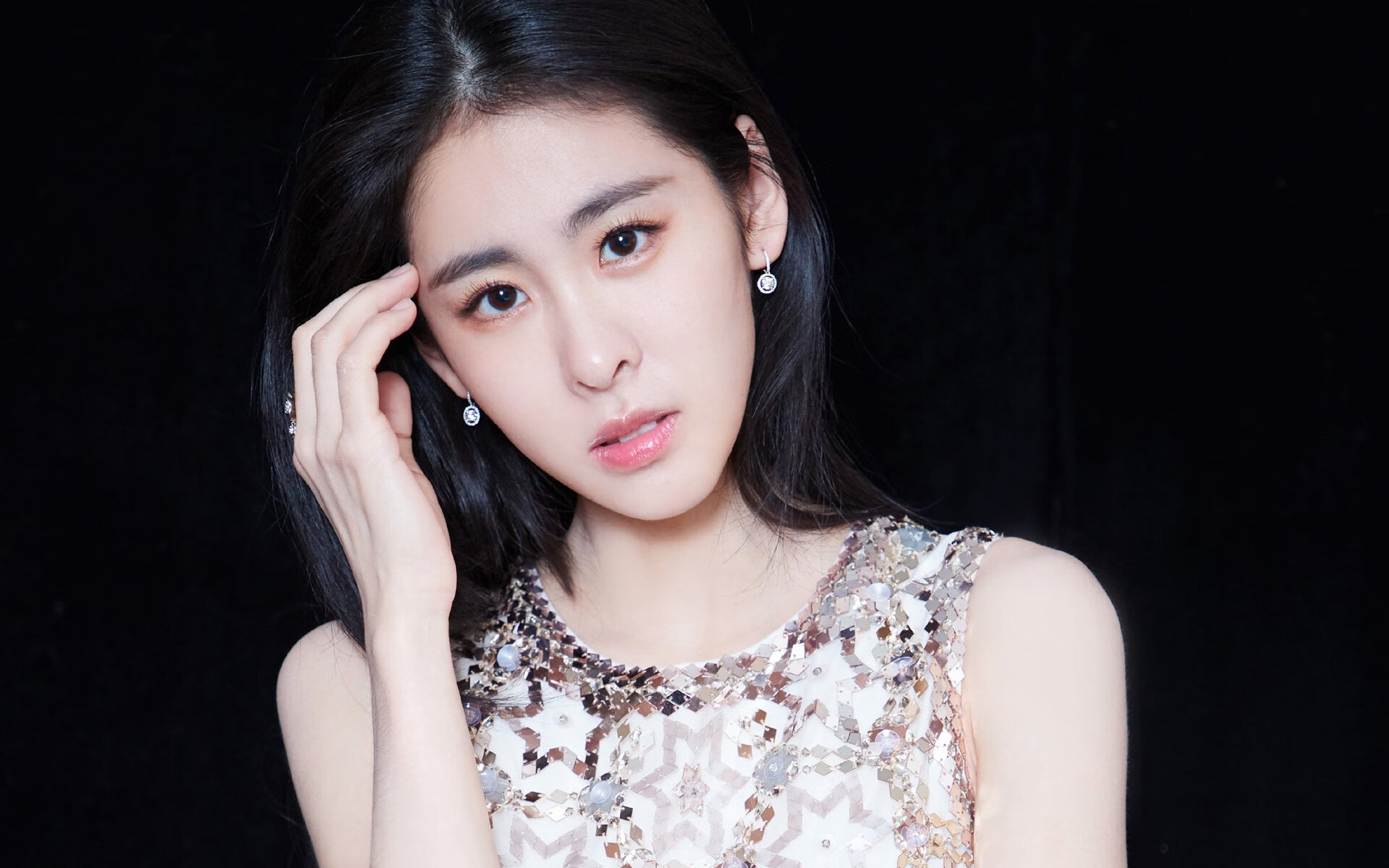 爱游戏app下载-英超激烈争夺：胜利就在一瞬间，英超胜场记录